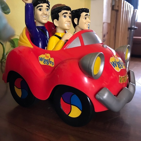 The Wiggles Toot Toot Chuga Chuga Big Red Car with characters - Picture 3 of 11